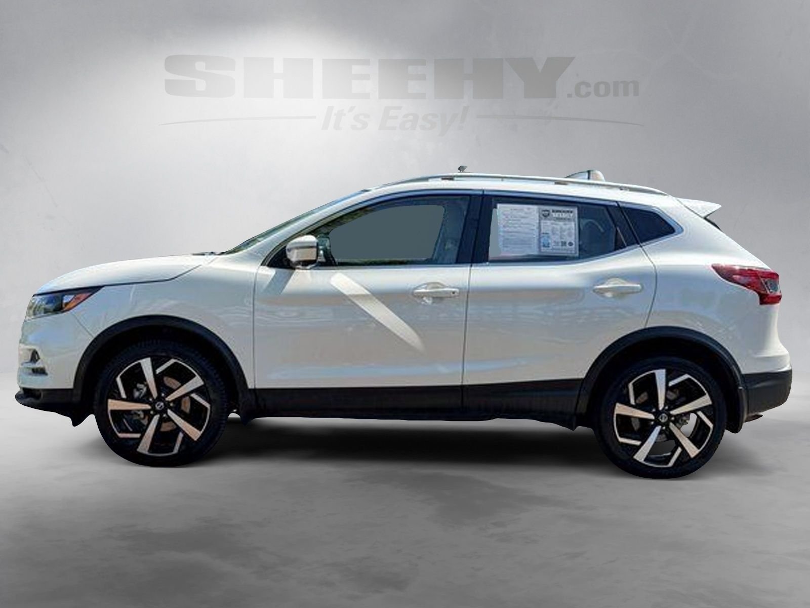 Used 2022 White Nissan SL image 15