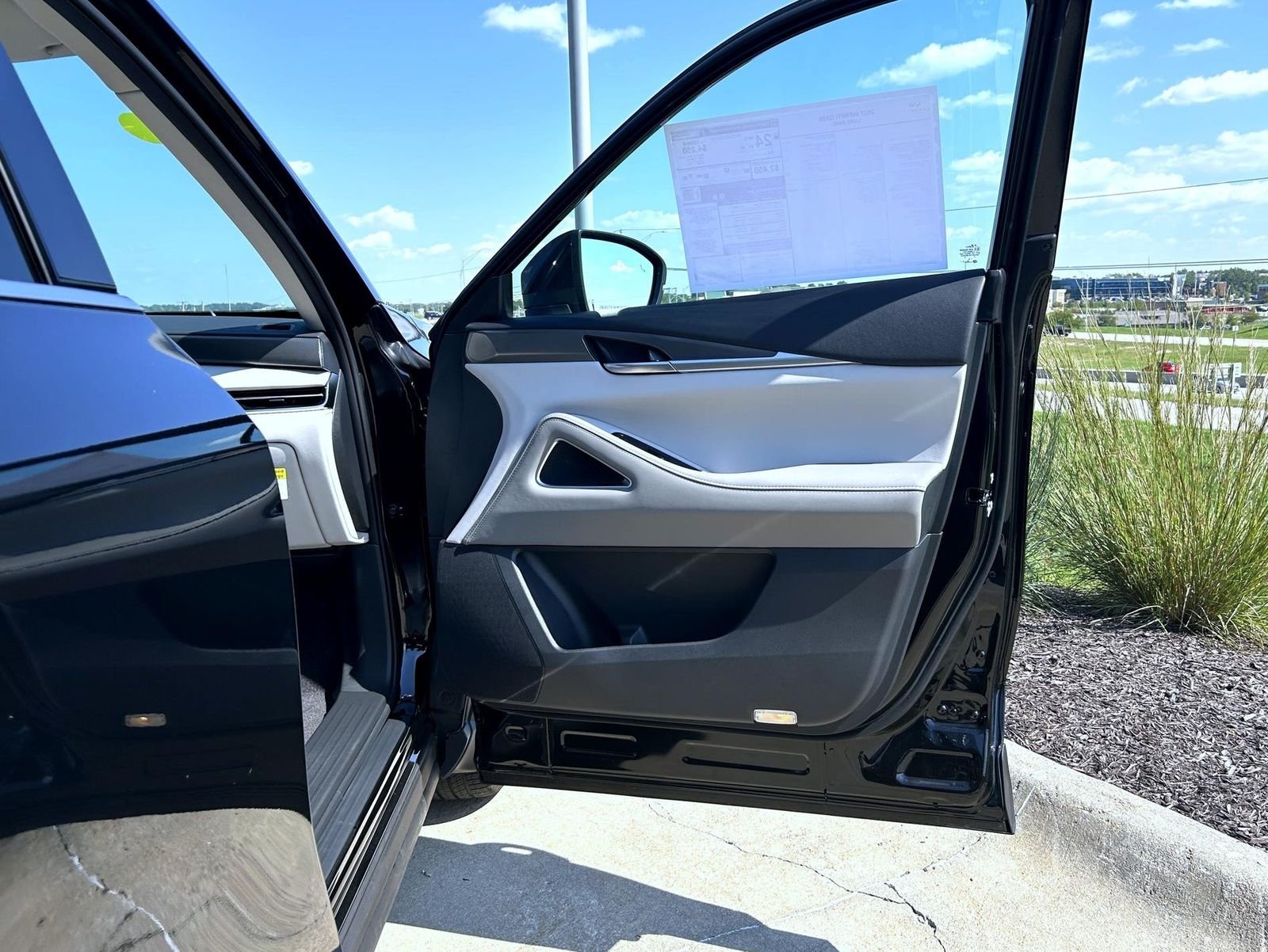 New 2027 MINERAL BLACK INFINITI Luxe AWD image 16