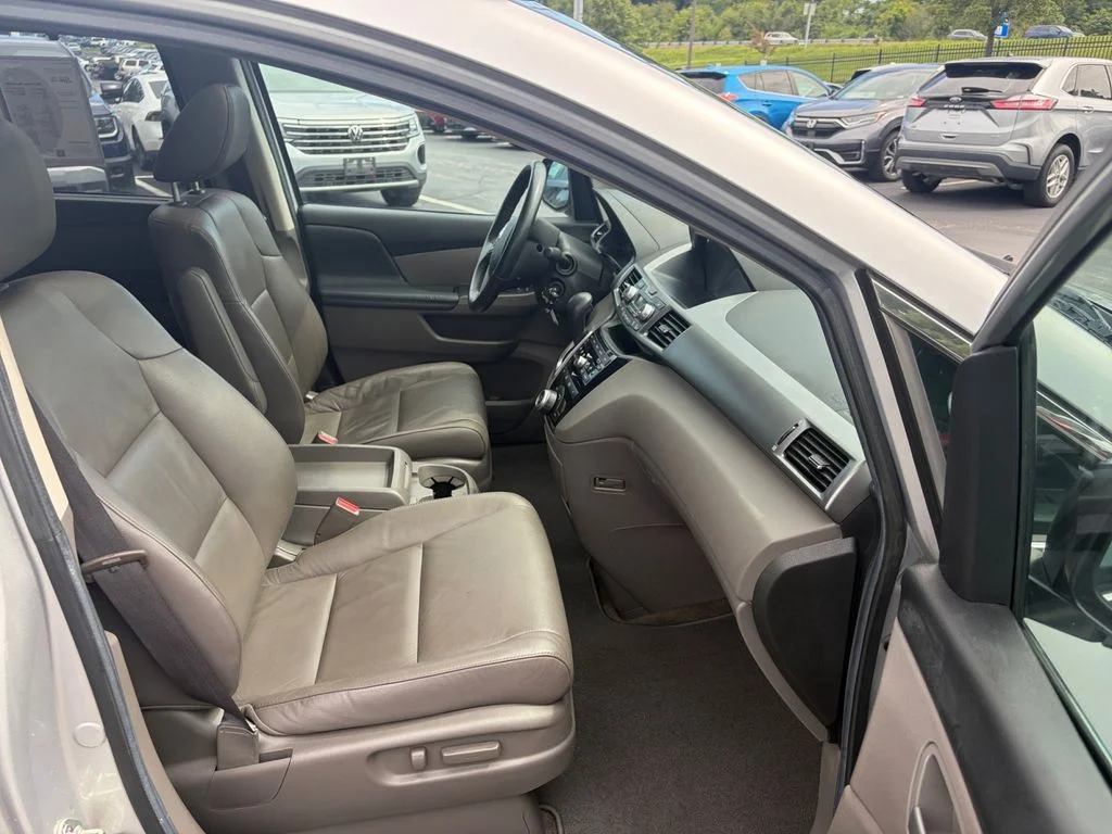 Used 2026 Ruby Flare Pearl Toyota XSE image 18