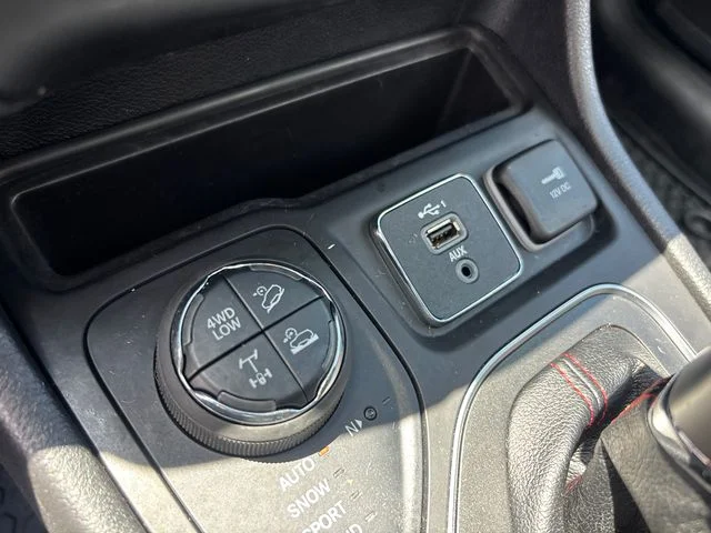 Used 2021 Green Jeep Trailhawk image 25