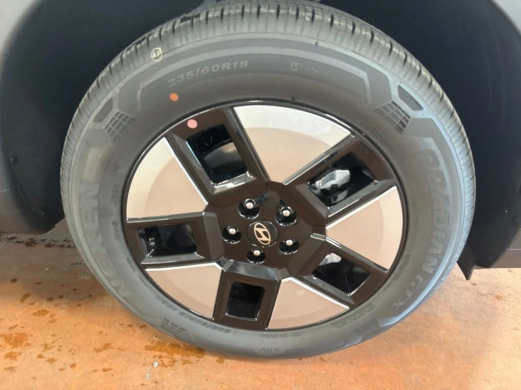 New 2027 Shimmering Silver Hyundai SEL image 11