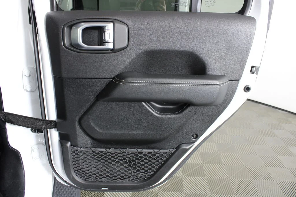 Used 2020 White Jeep Overland image 9