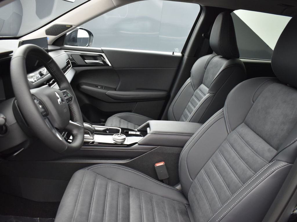 New 2026 Black Mitsubishi SE image 10