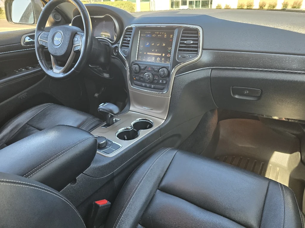 Used 2015 Granite Crystal Metallic Clearcoat Jeep Limited image 26