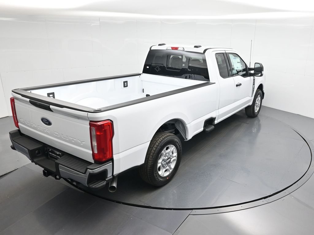 New 2026 Oxford White Ford XLT image 37