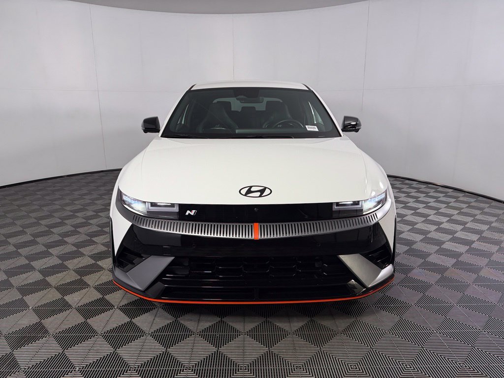 Used 2025 White Hyundai Base image 3