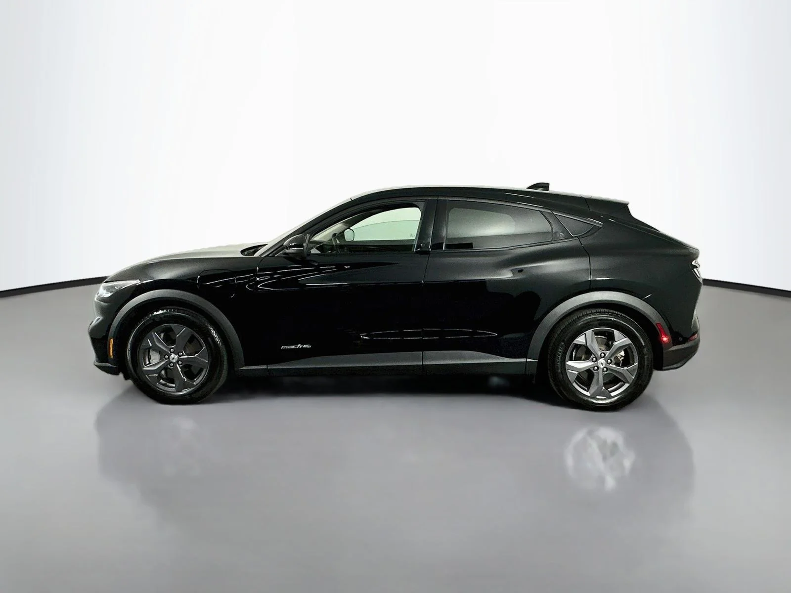 Used 2023 Shadow Black Ford Select image 4