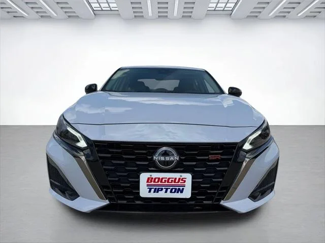 Used 2025 Gray Nissan SR image 8