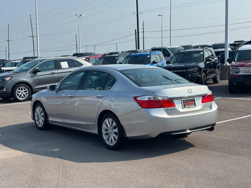 Used 2014 Alabaster Silver Metallic Honda EX image 5