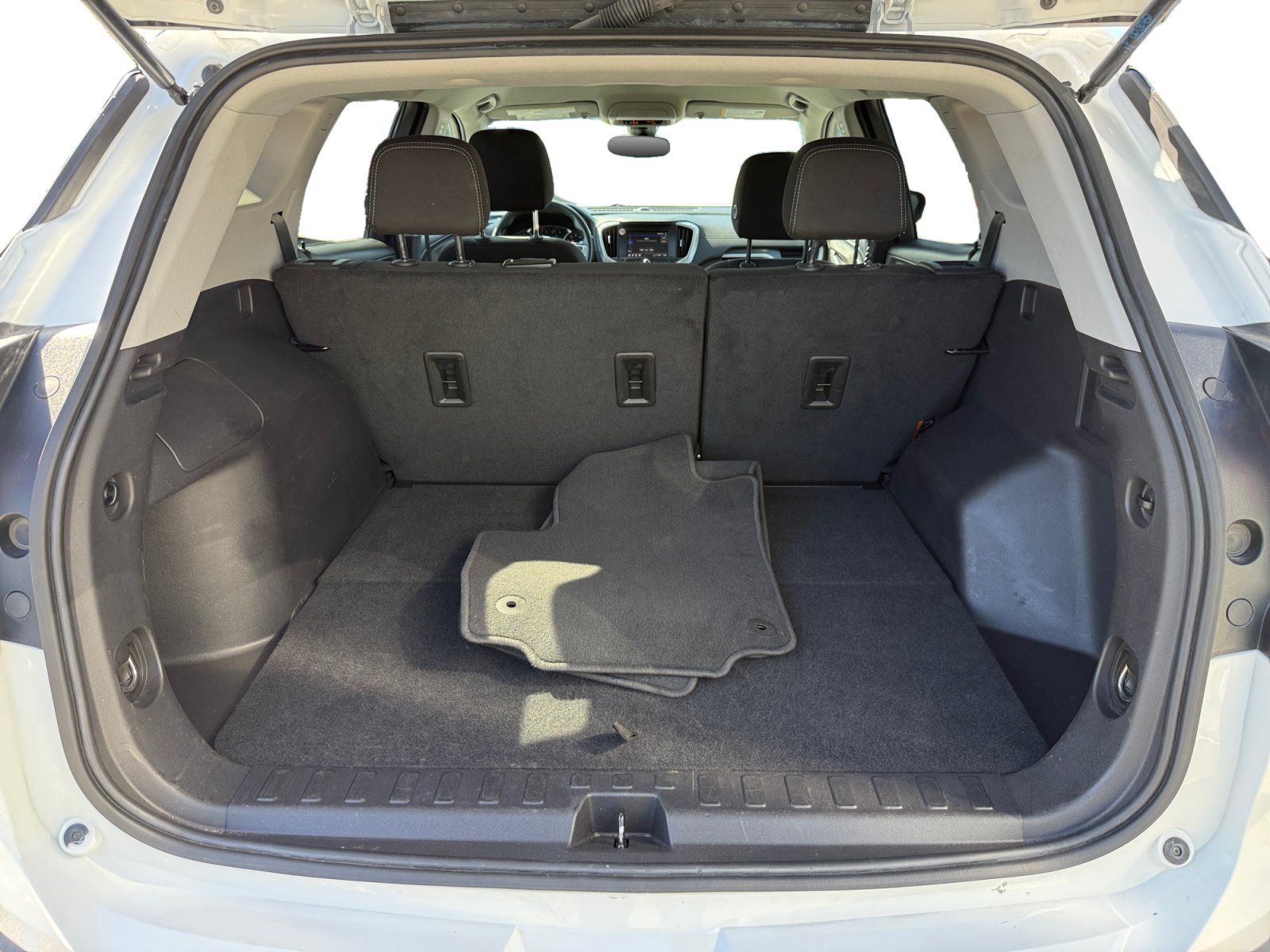 Used 2024 Summit White GMC SLE image 17