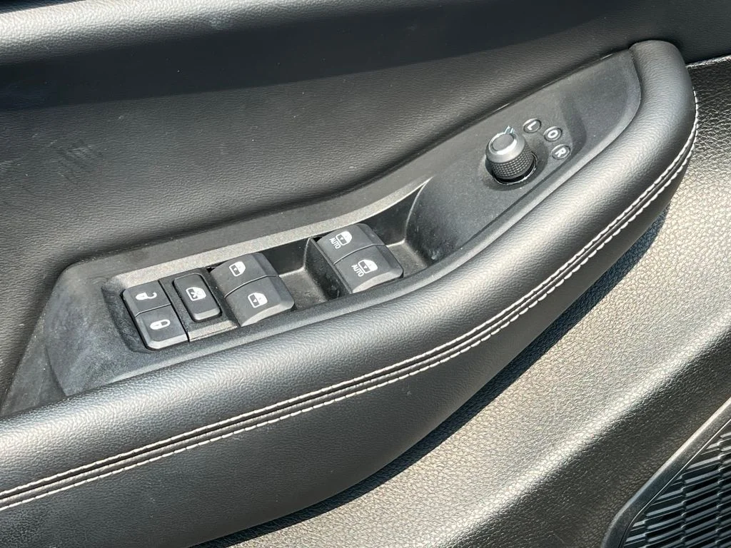 Used 2023 White Jeep Limited image 14