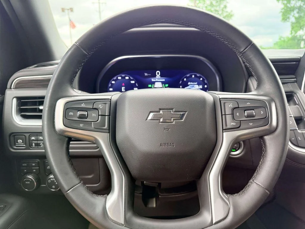 Used 2024 Red Chevrolet Z71 image 19