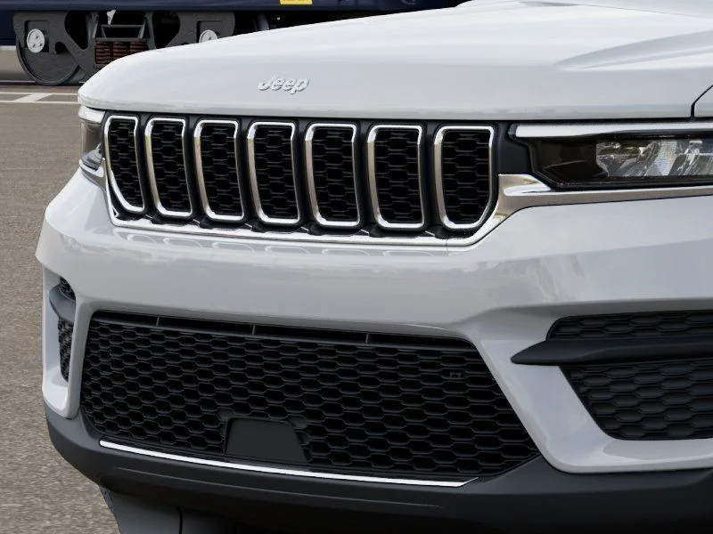 New 2026 Bright White Clear-Coat Exterior Paint Jeep Laredo X image 11