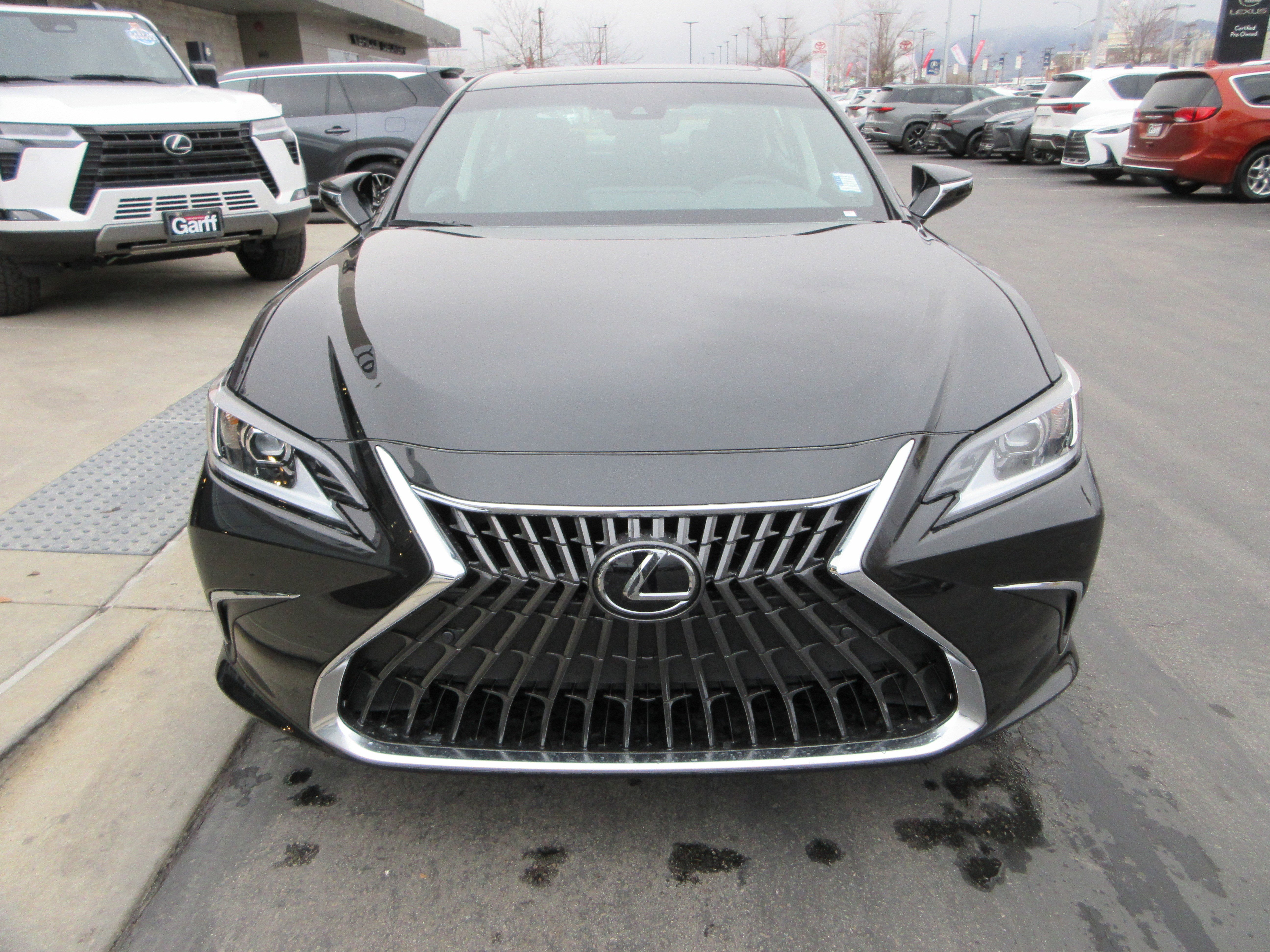2025 Lexus ES 350 - Photo 14