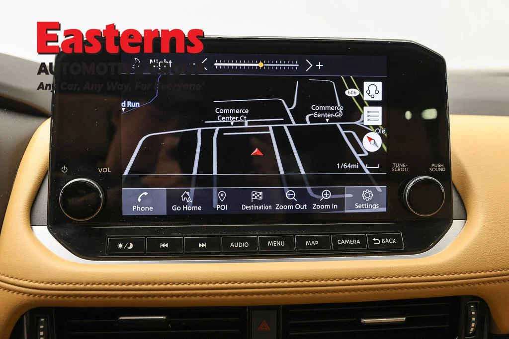 Used 2023 Black Nissan Platinum image 19