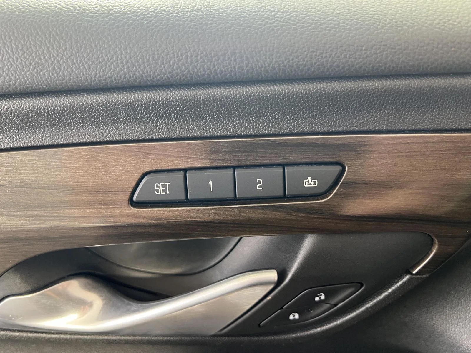 Used 2018 RED QUARTZ TINTCOAT GMC Denali image 7