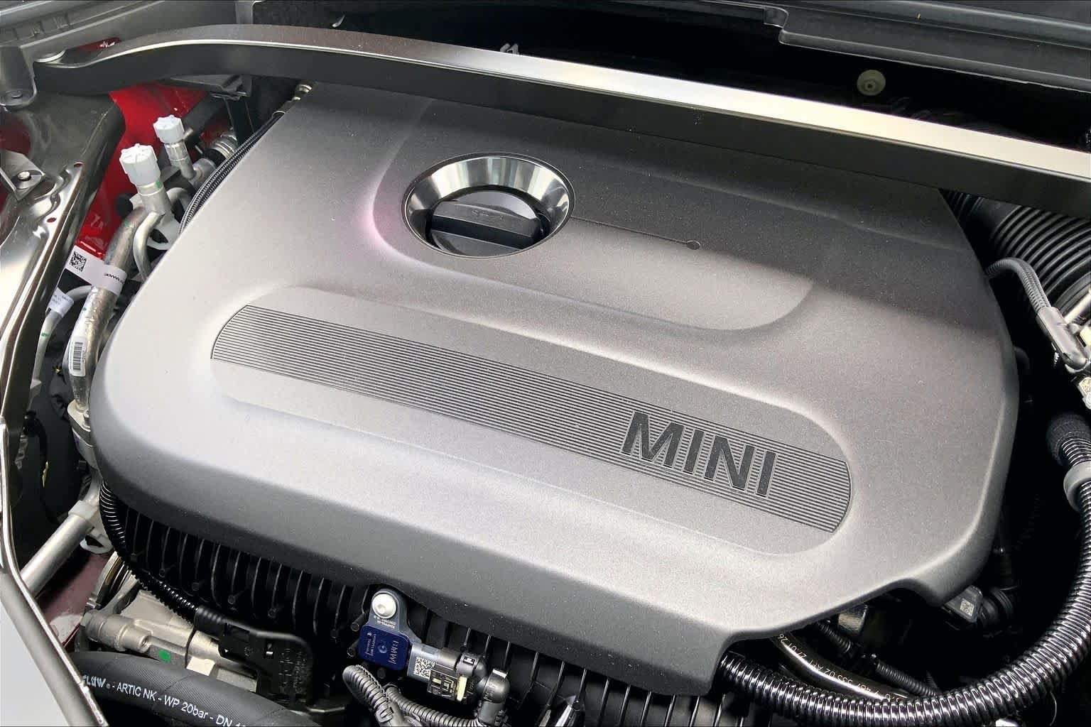 New 2027 Chili Red II MINI Iconic image 17