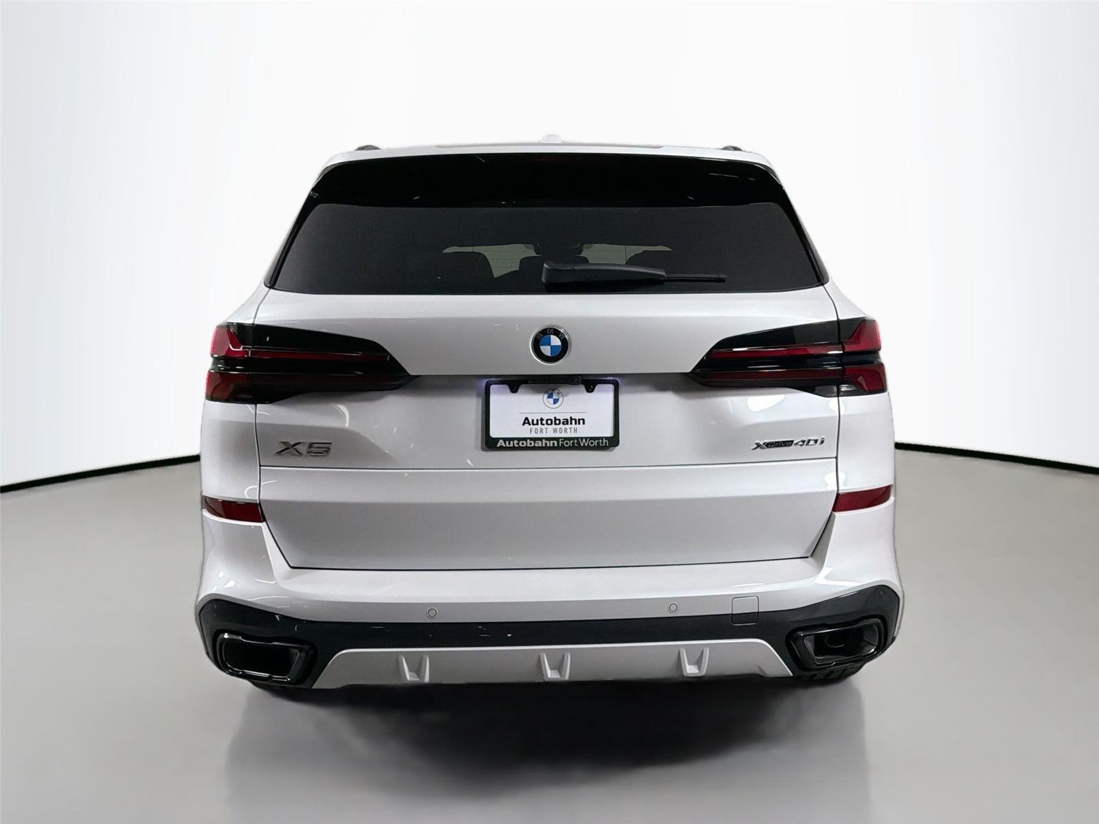 New 2026 Mineral White Metallic BMW xDrive40i image 6