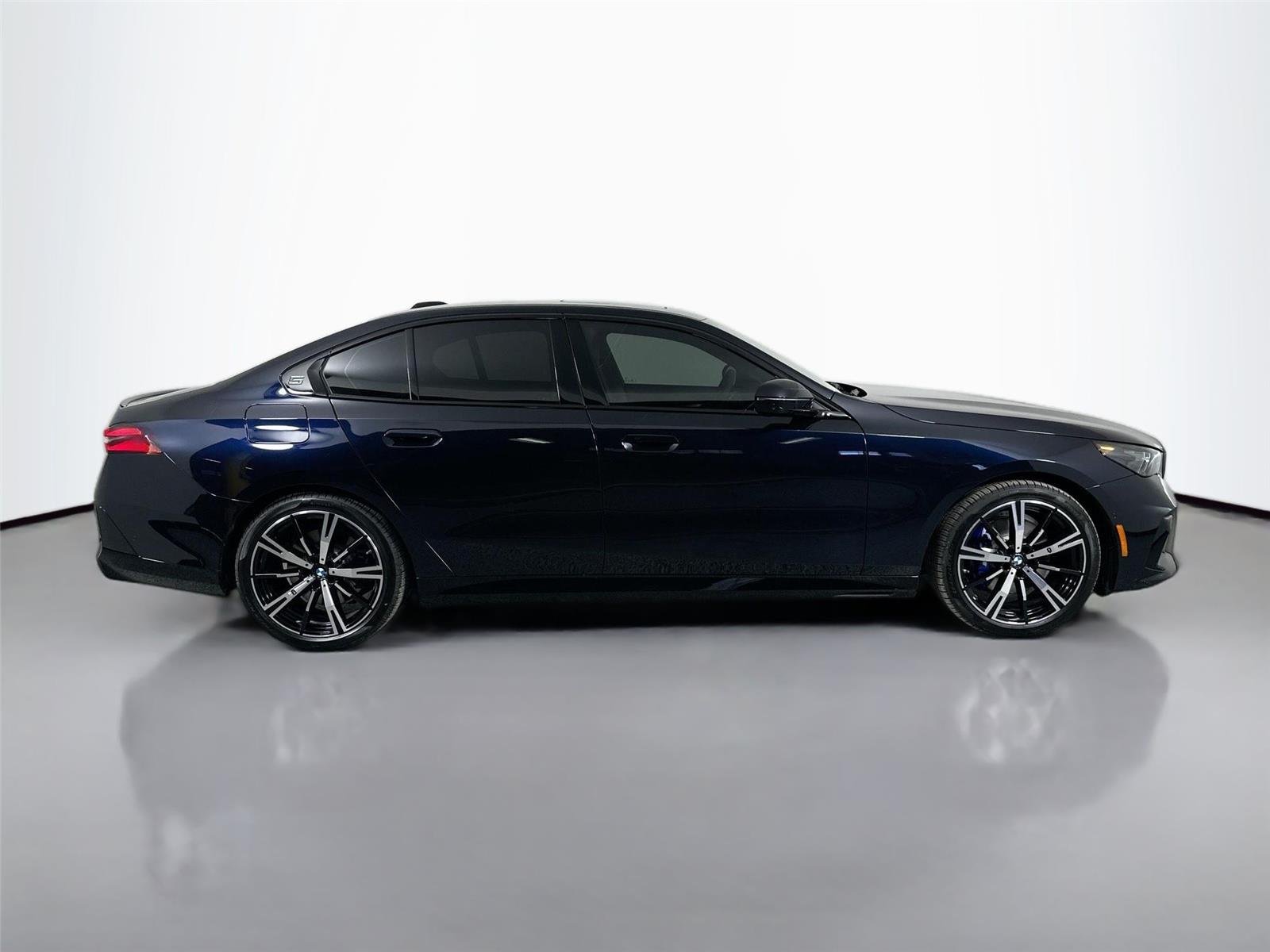 New 2026 Carbon Black Metallic BMW 530i xDrive image 5