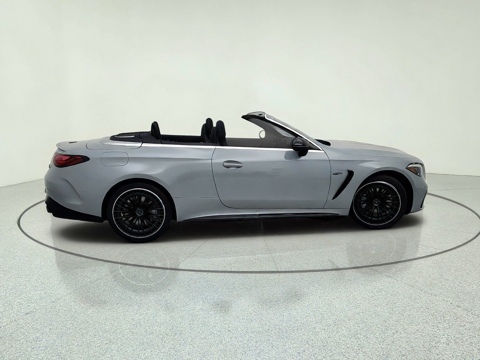 New 2027 MANUFAKTUR Alpine Grey Mercedes-Benz AMG® CLE 53 4MATIC+ Cabriolet image 36