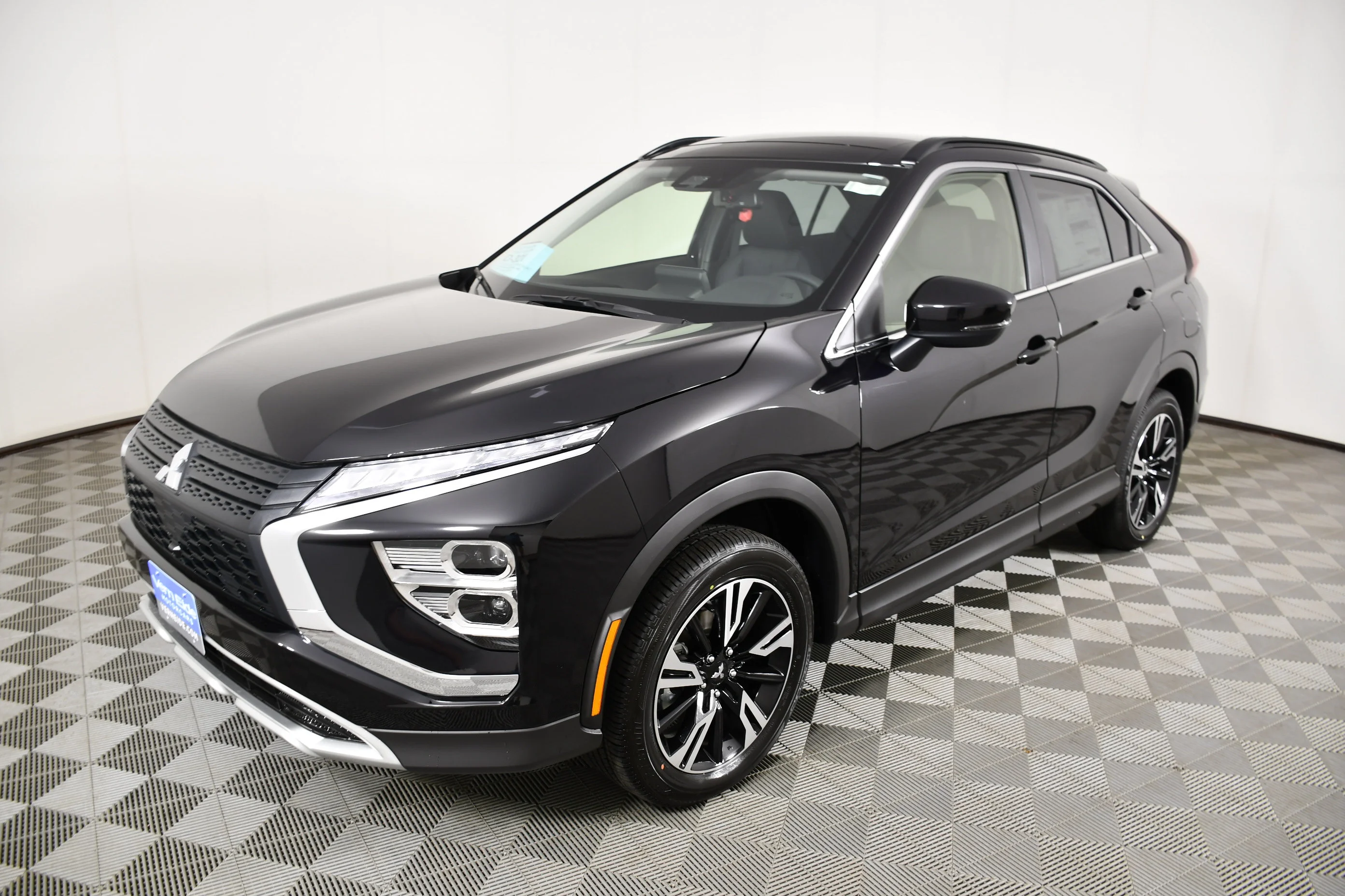 New 2026 Labrador Black Pearl Mitsubishi SE image 10