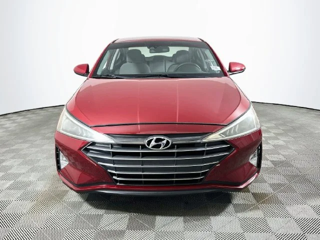 Used 2020 Red Hyundai SE image 8