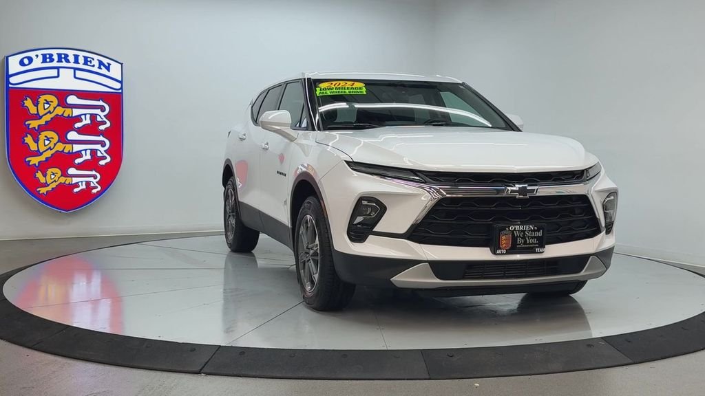Used 2024 Summit White Chevrolet LT image 2