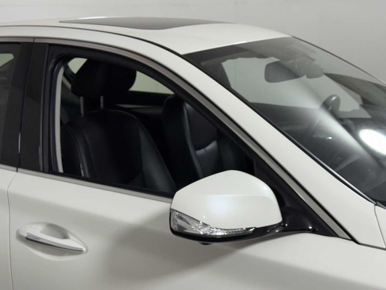 Used 2023 Majestic White INFINITI LUXE image 30