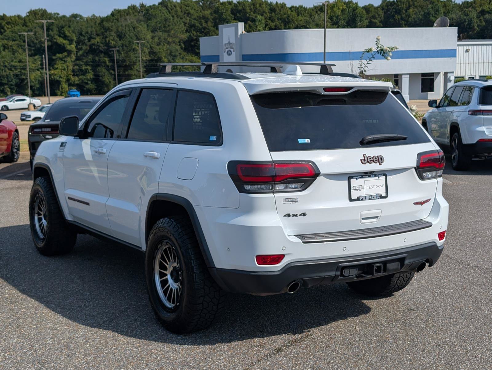 Used 2021 Bright White Clearcoat Jeep Trailhawk image 9