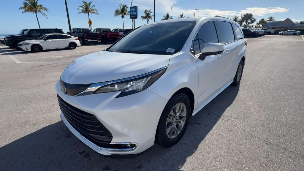 Used 2023 Beige Toyota XLE image 8