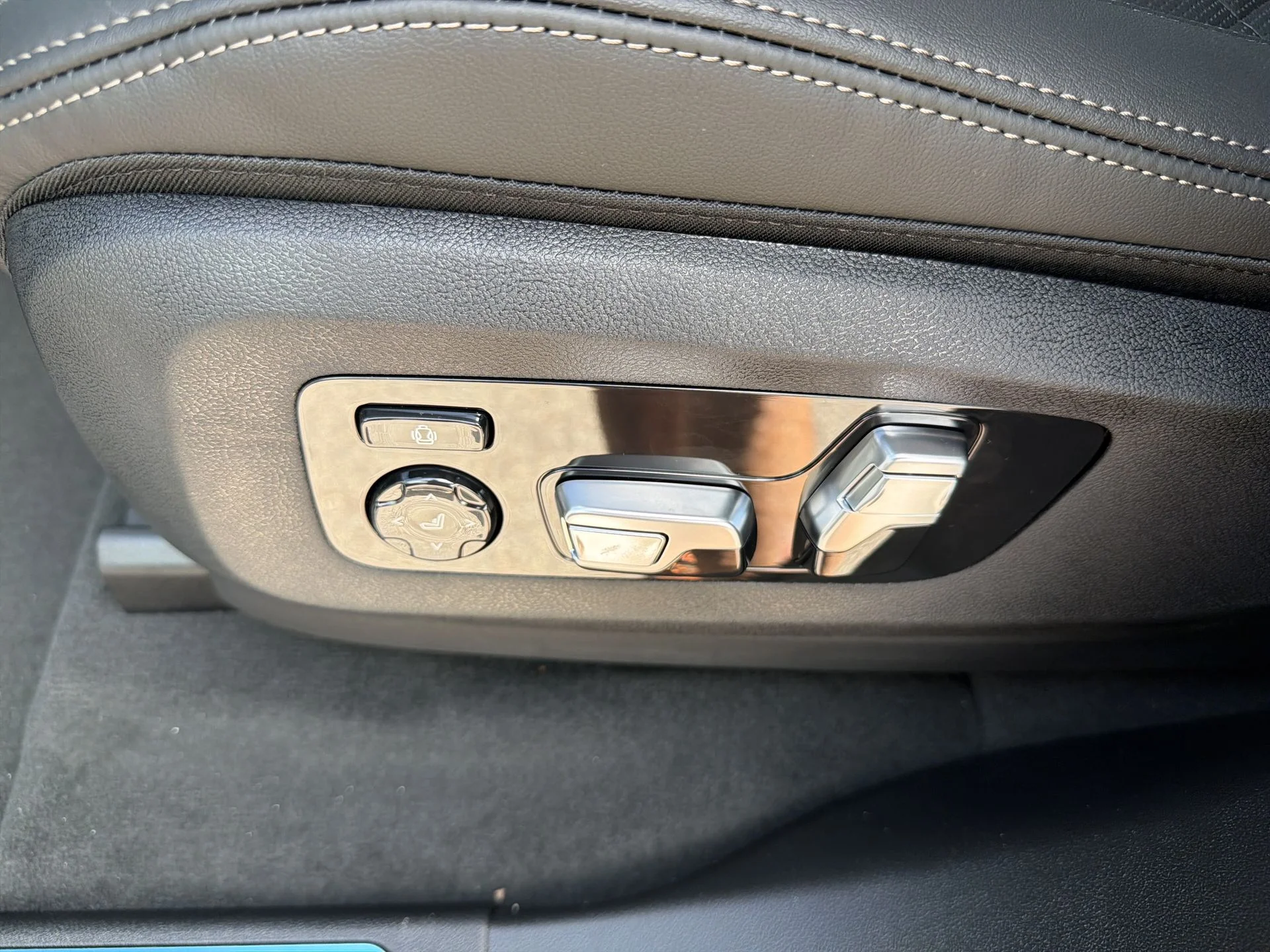 New 2026 Brooklyn Grey Metallic BMW xDrive40i image 26