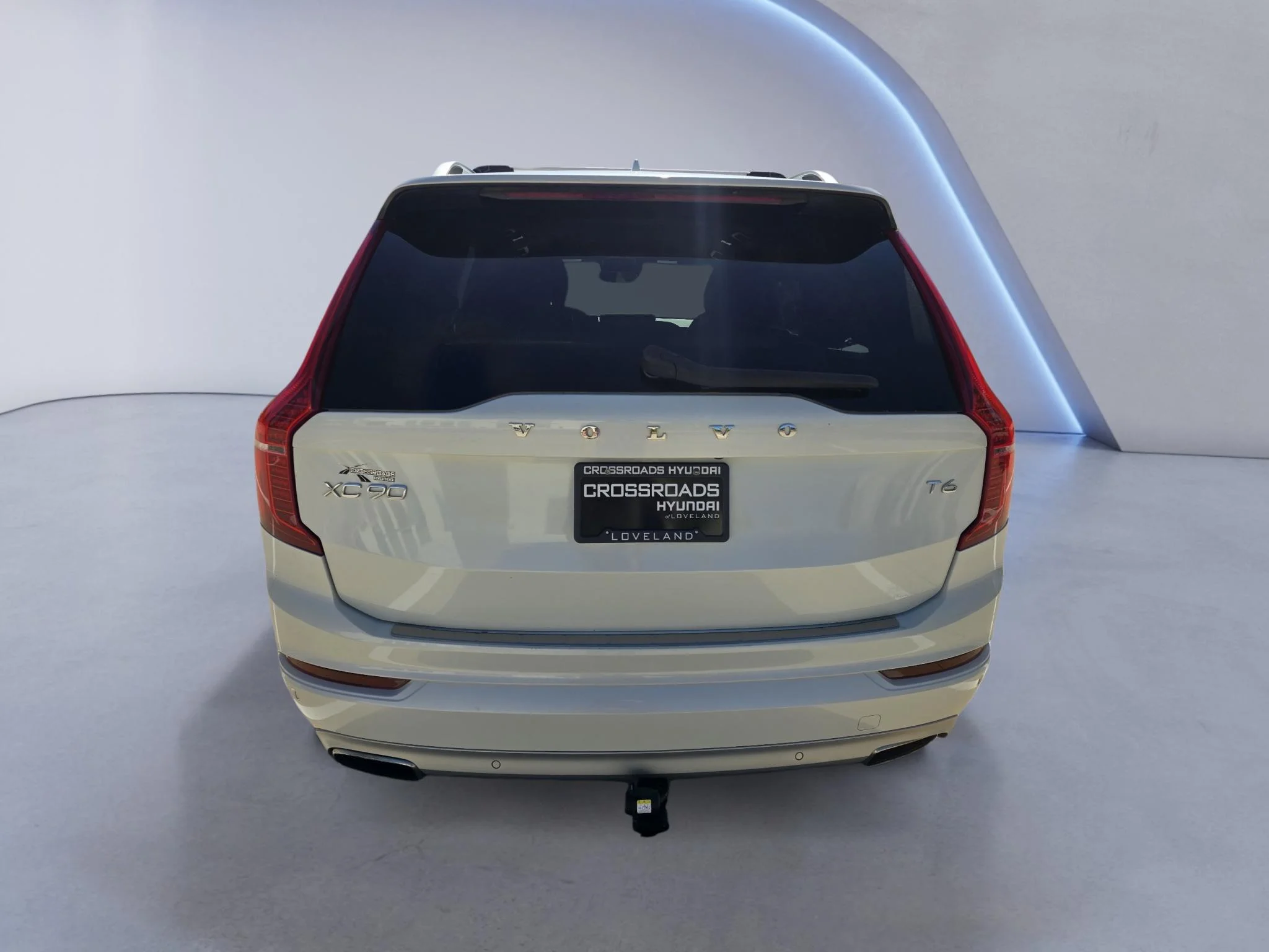 Used 2019 Crystal White Pearl Metallic Volvo Momentum image 5
