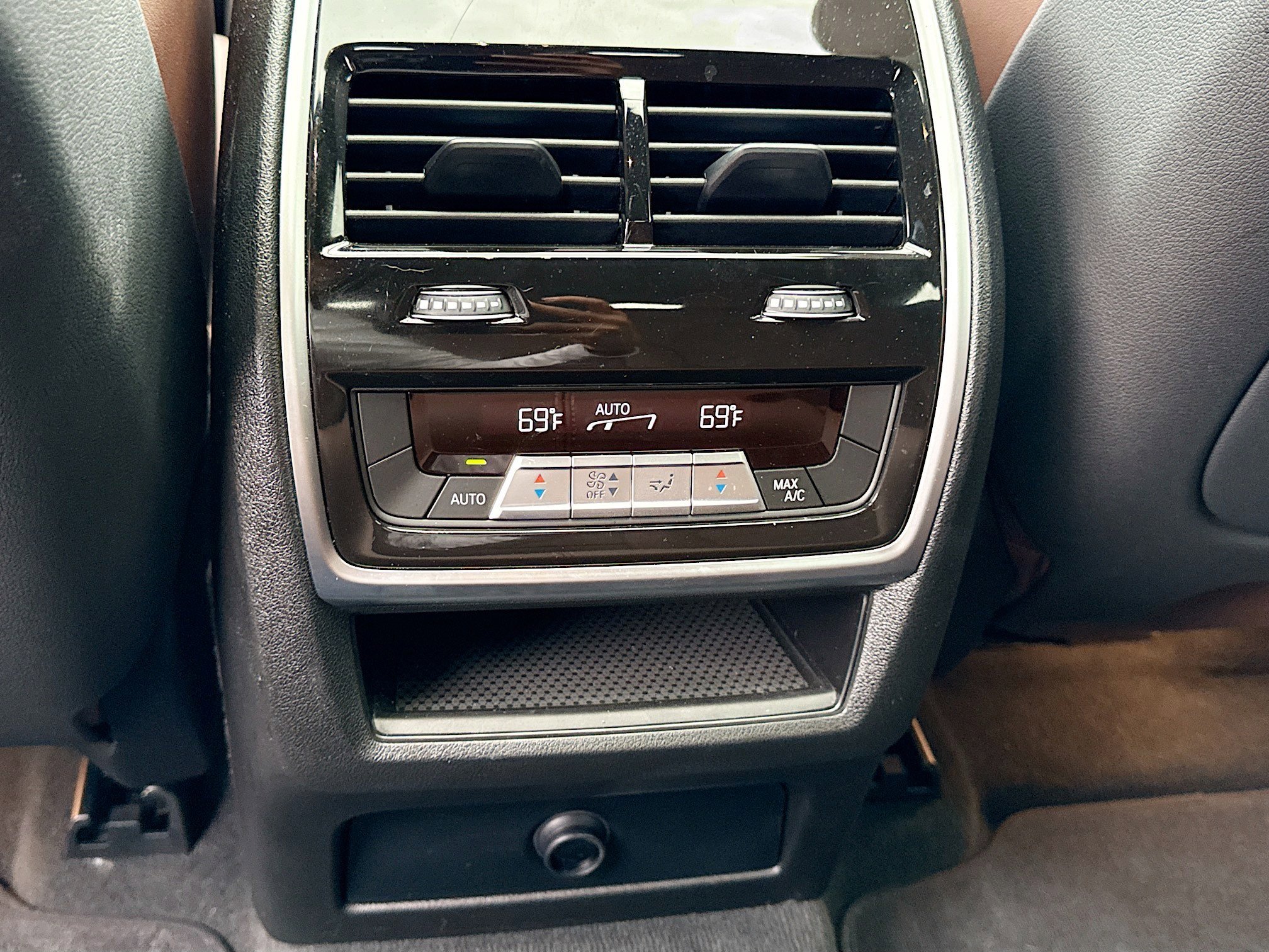 Used 2024 Gray Metallic BMW xDrive40i image 19