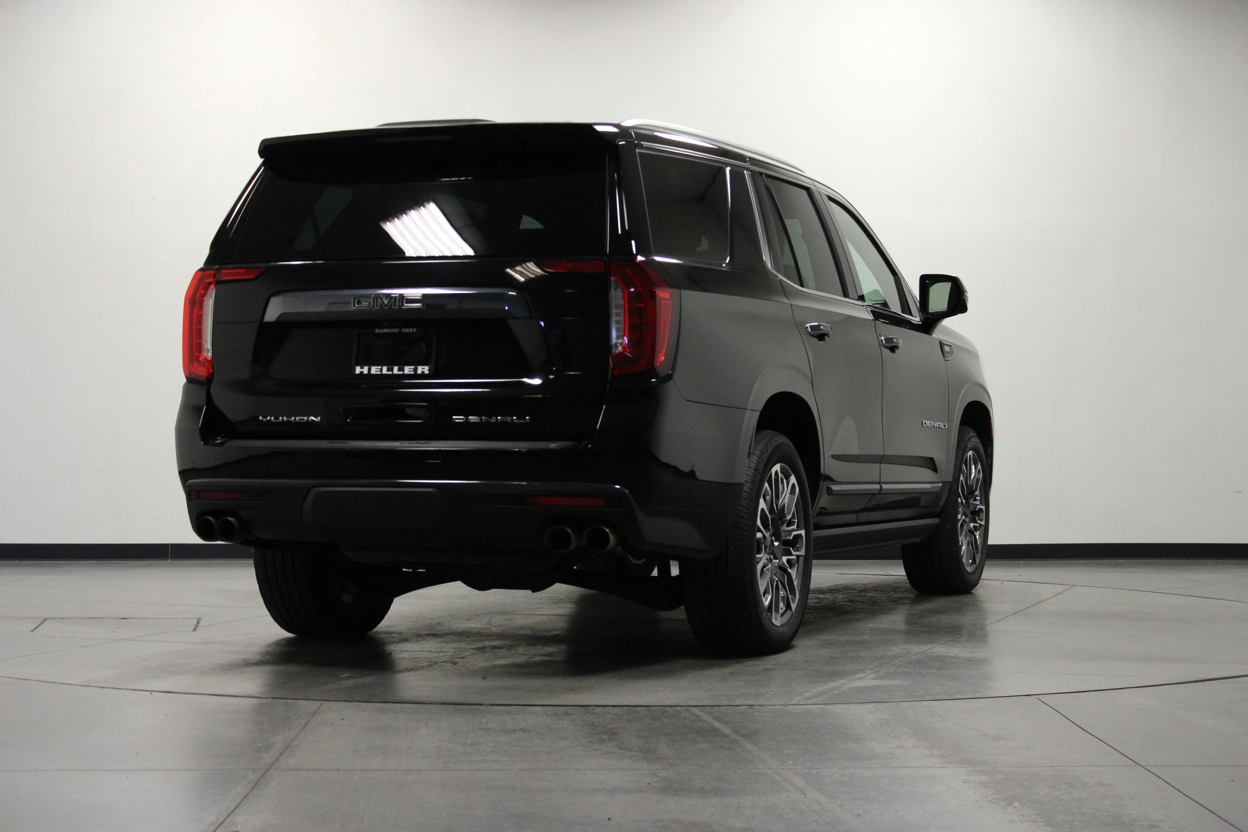 Used 2023 Onyx Black GMC Denali Ultimate image 3