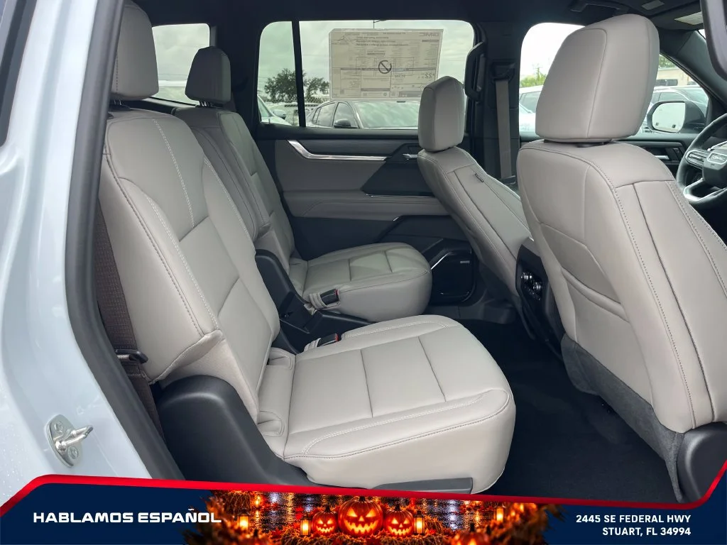 New 2027 Glacier White Tricoat GMC Elevation image 18