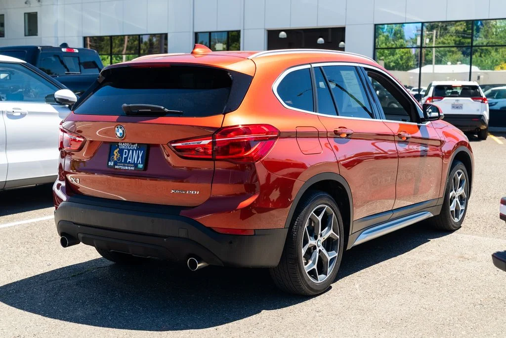 Used 2018 Orange BMW xDrive28i image 6