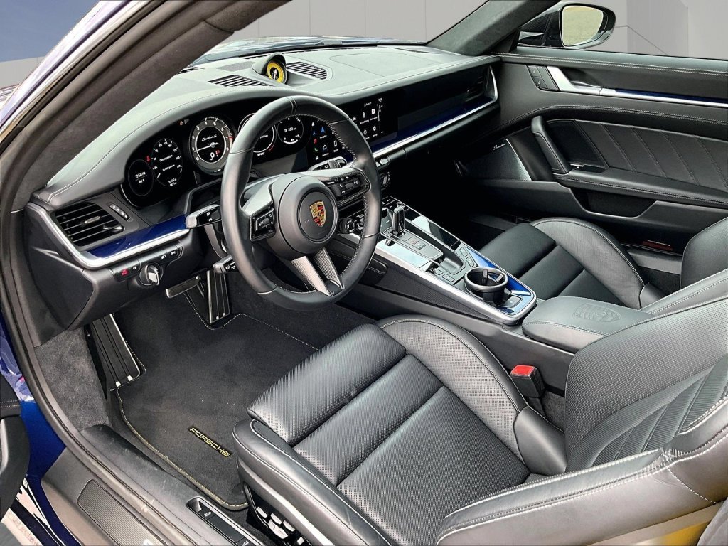 Used 2022  Porsche Turbo image 4