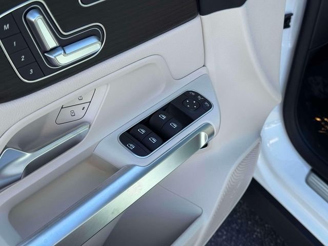 Used 2026 Polar White Mercedes-Benz GLB 250 image 20