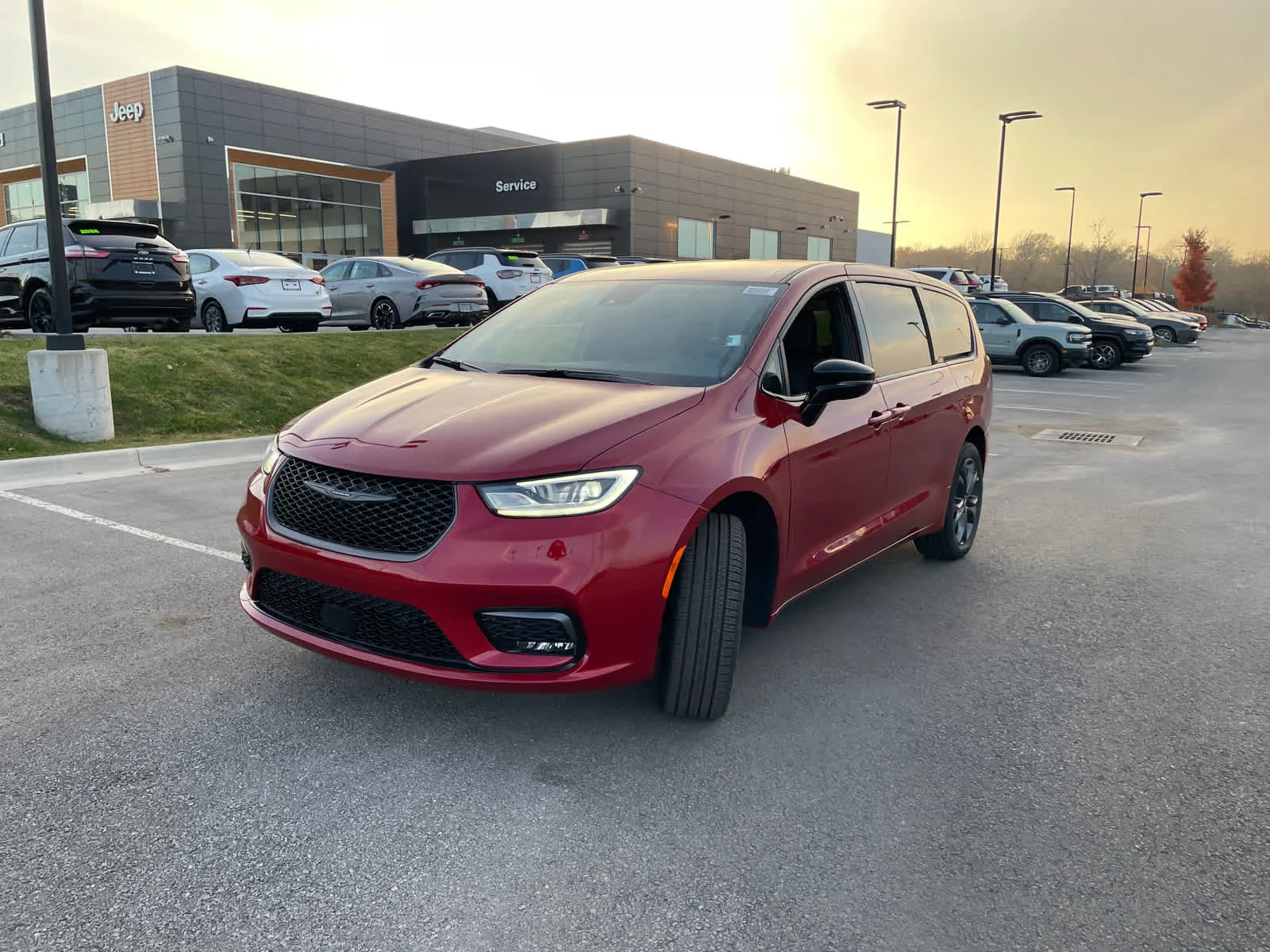New 2026 Red Hot Pearl-Coat Exterior Paint Chrysler Select image 4