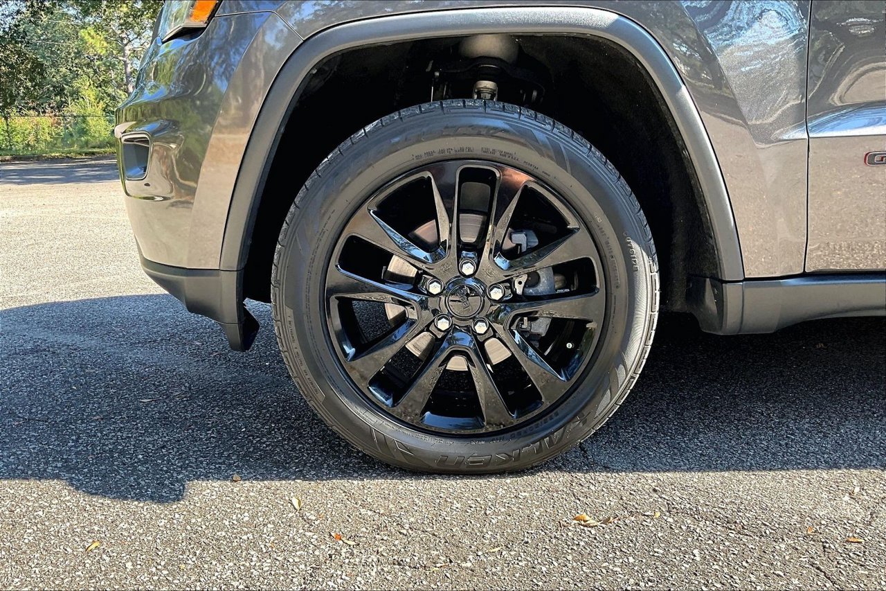 Used 2019 Gray Jeep Trailhawk image 34