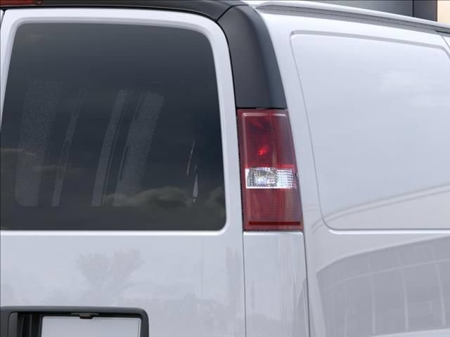 New 2026 Summit White Chevrolet WT image 11