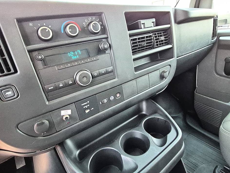Used 2014 Summit White Chevrolet Work Van image 26