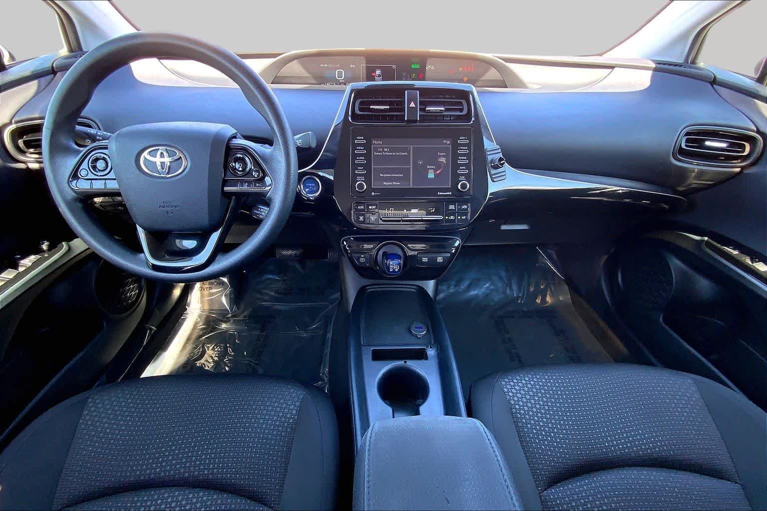Used 2022 White Toyota LE image 15