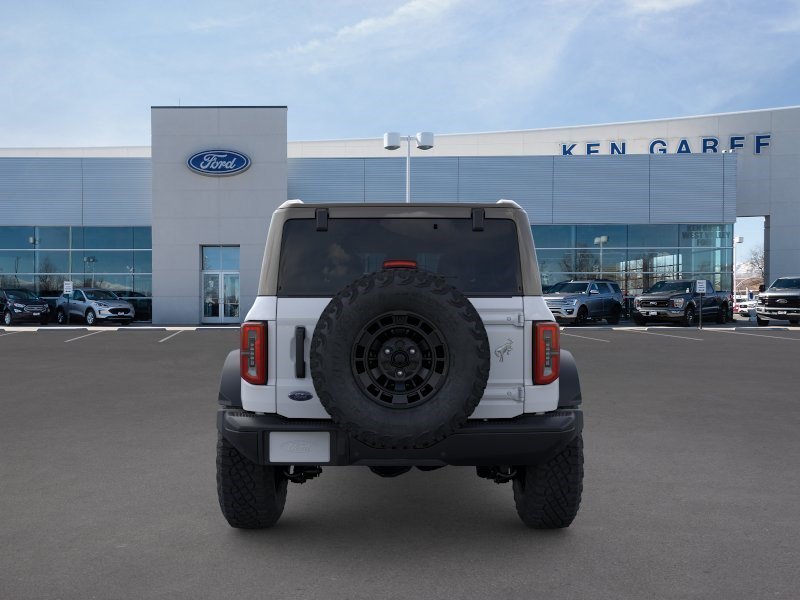 New 2026 Oxford White Ford Badlands image 5