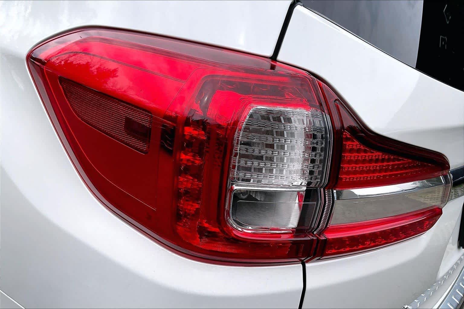 Used 2019 Crystal White Pearl Subaru Touring image 29