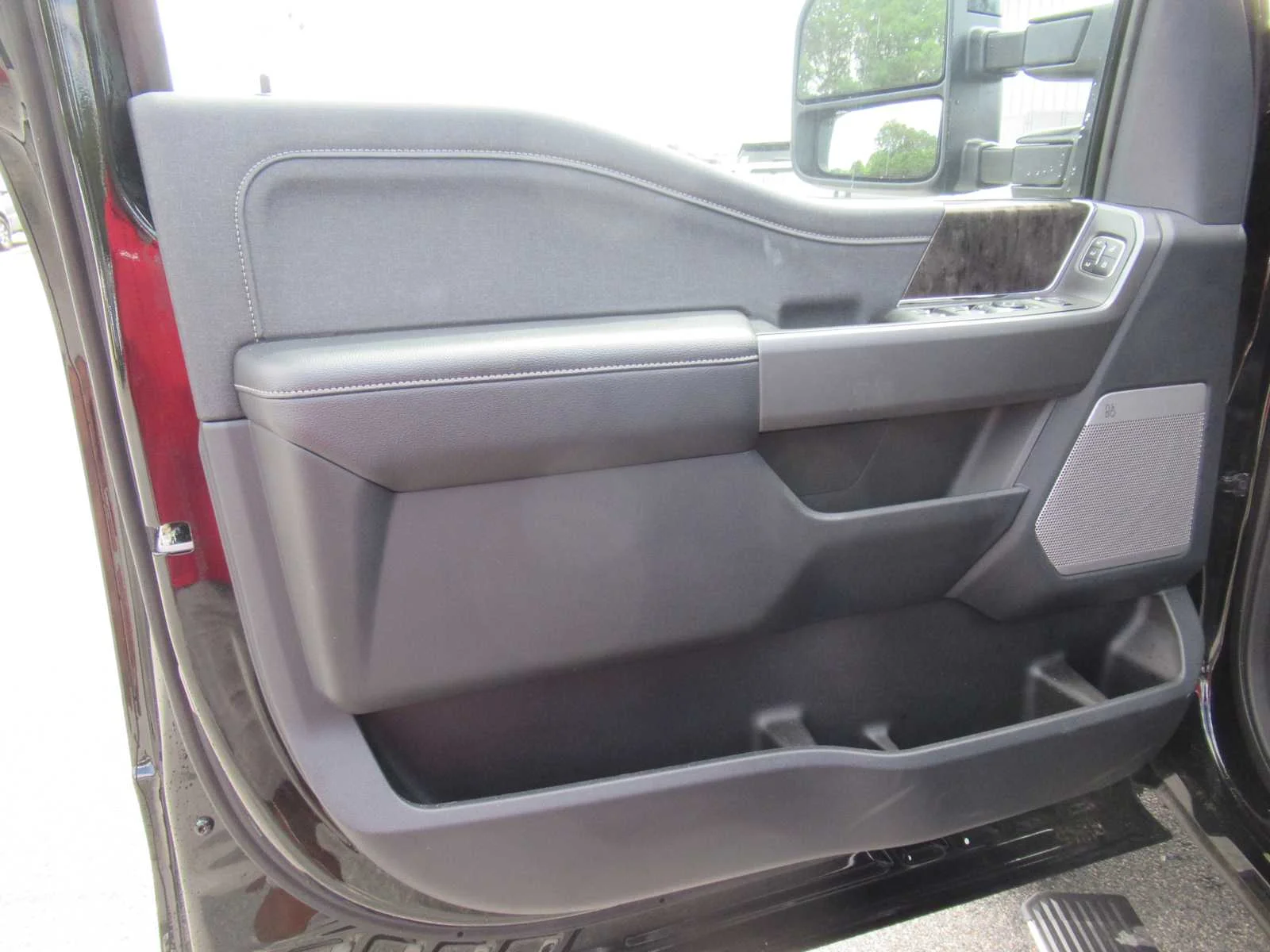 Certified Used 2026 Agate Black Ford LARIAT image 17