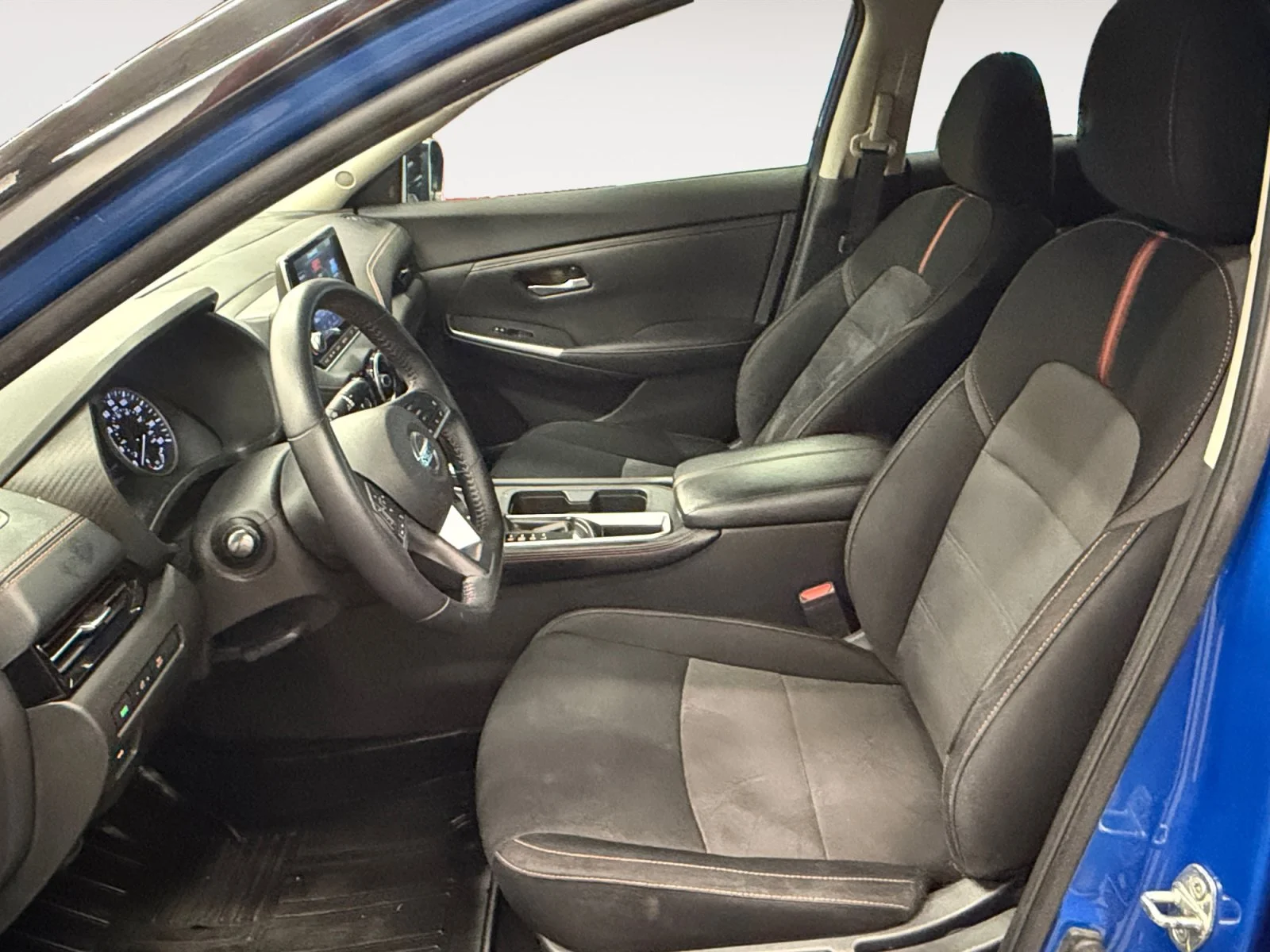 Used 2021 Electric Blue/Super Black Nissan SR image 22