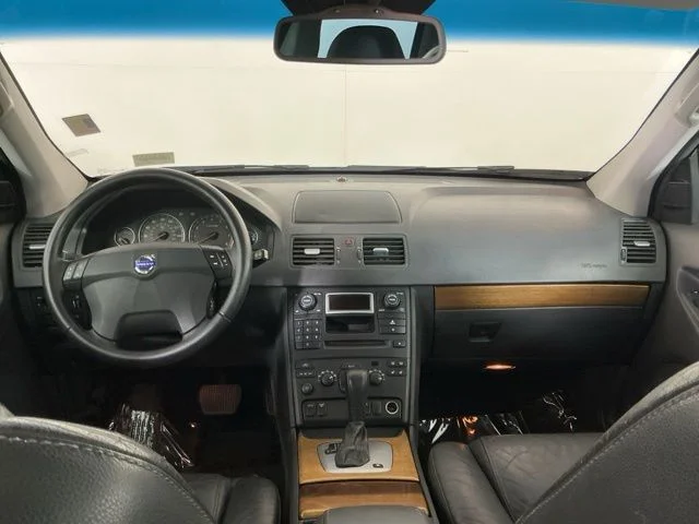 Used 2005 Silver Volvo 2.5T image 21