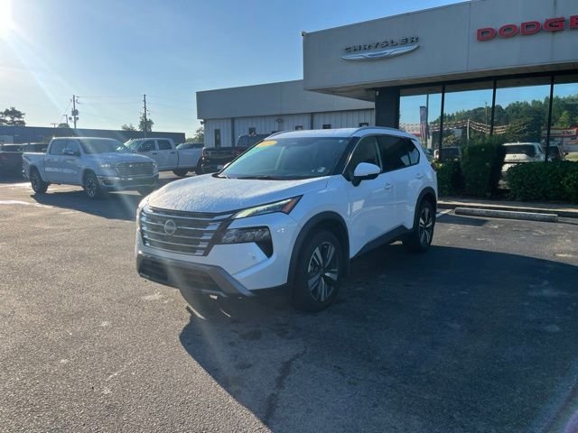 Used 2024 White Nissan SL image 33
