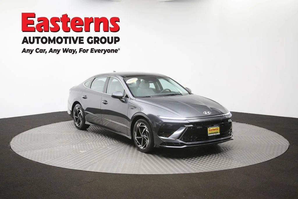Used 2024 Gray Hyundai SEL image 51